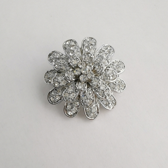 Nwt Chrysanthemum Flower crystal brooch pin silver tone - Picture 2 of 7